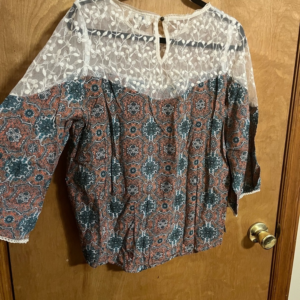 Women's Patterned Lace Top NWOT - Picture 7 of 12